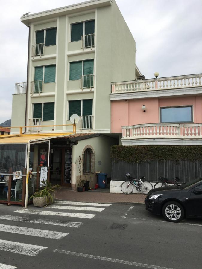 Appartamento Miramare, 2 Camere, Cucina, Bagno, فنتيميليا المظهر الخارجي الصورة